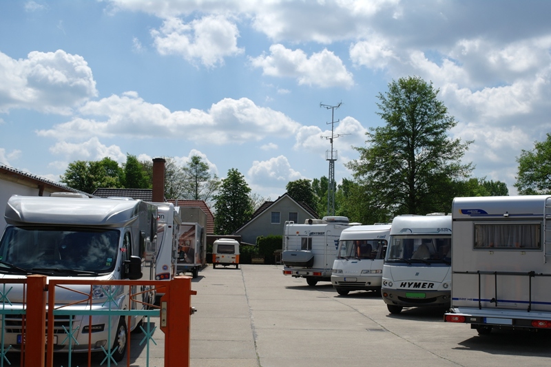 Camping bei Cowan auf dem Betriebshof. Wenn Polster und Bezüge erneuert werden.