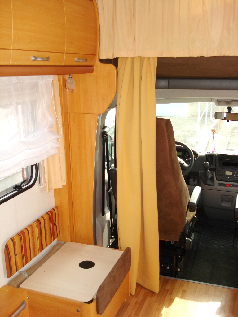 modern und elegant rv Wohnmobil Fenster Vorhang 24629739 Stock